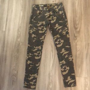 Kut From The Kloth MIA Camo Toothpick SkinnySize 2